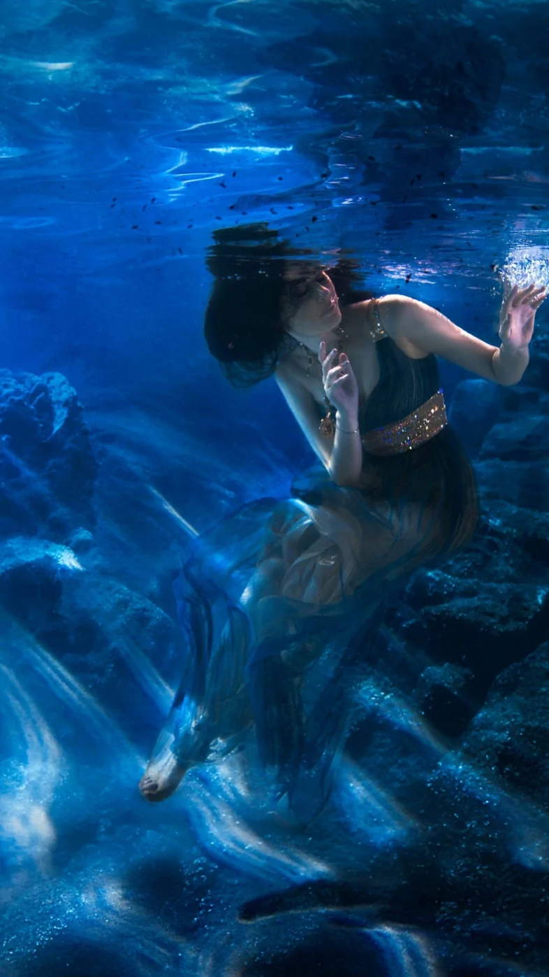 aesthetic blue water girls wallpaper