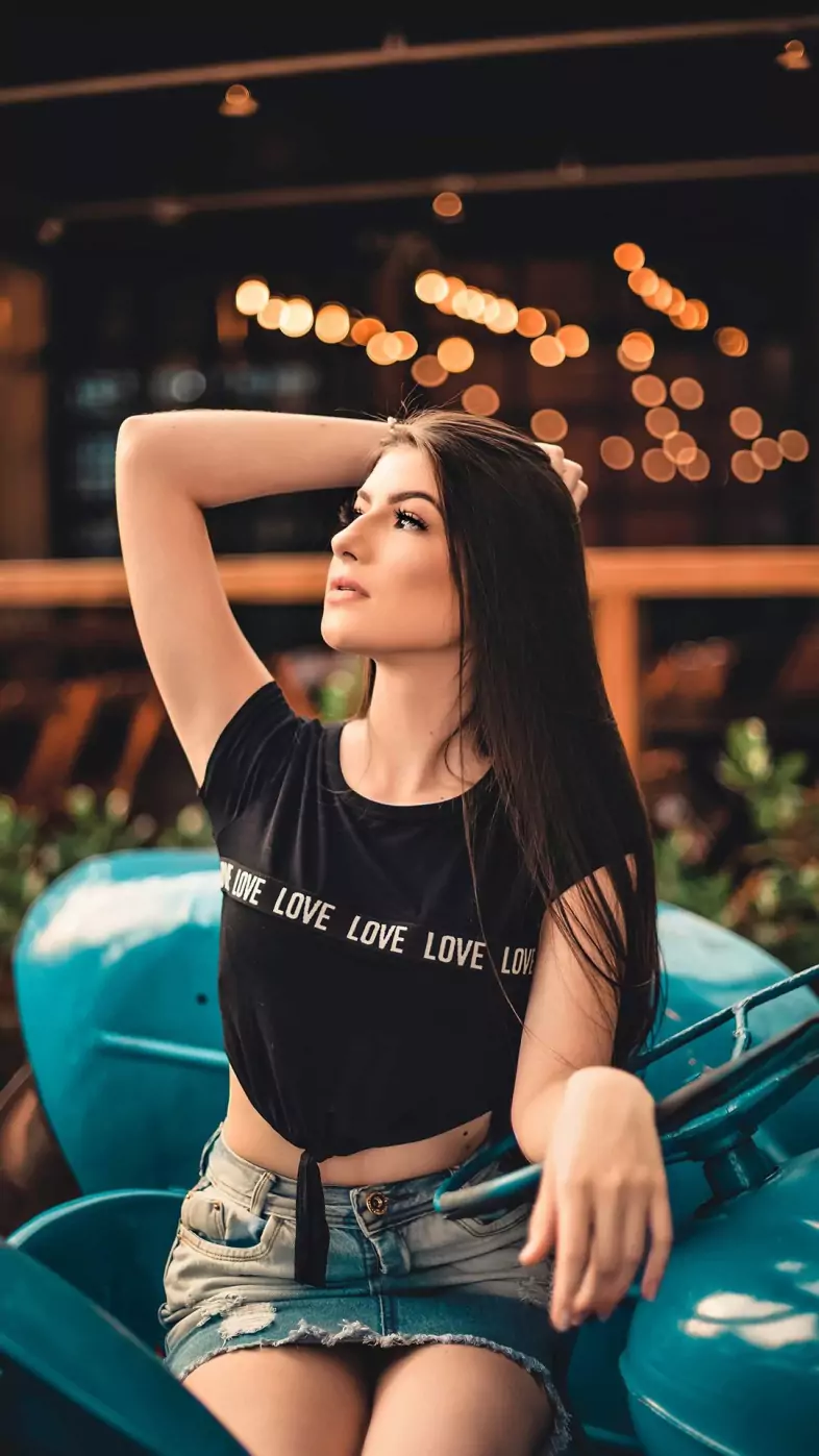 beautiful girl wallpaper