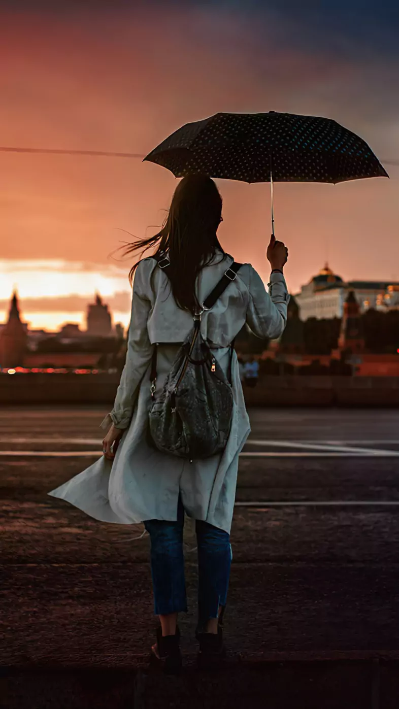 girl with umbrella wallpaper