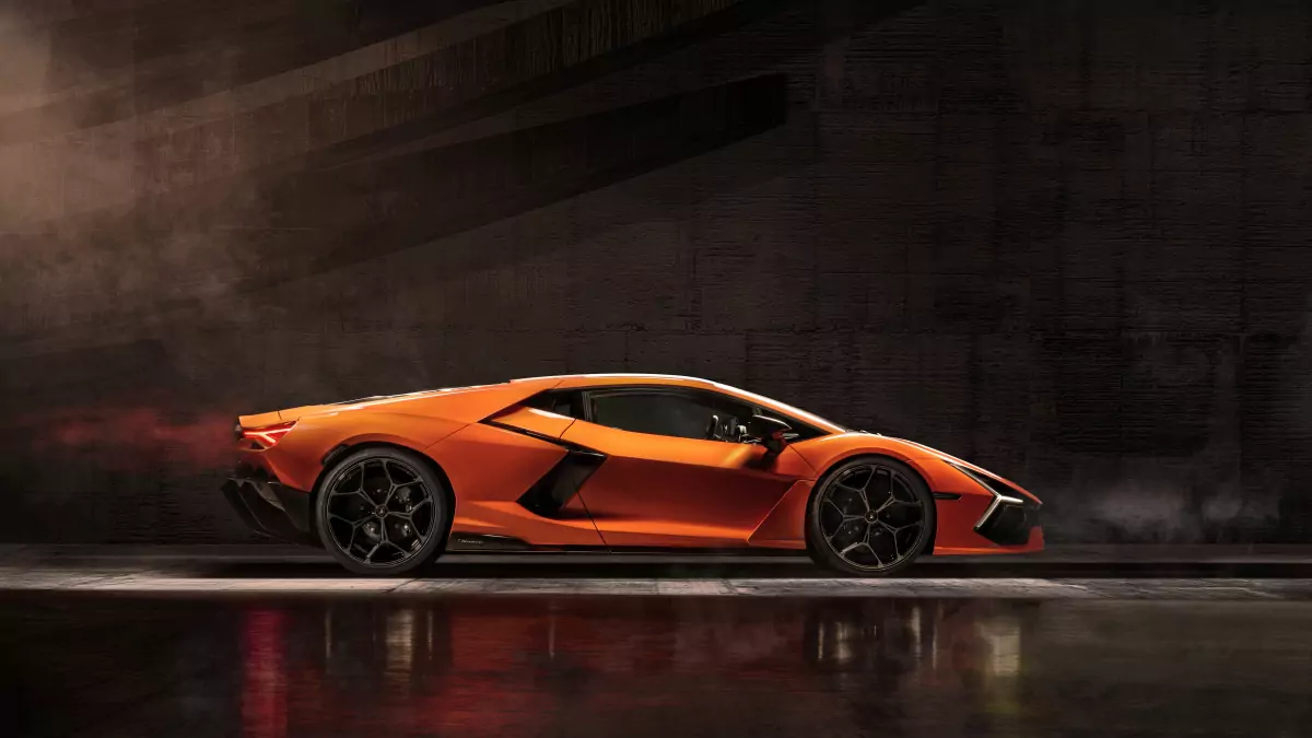 lamborghini revuelto side view car wallpaper