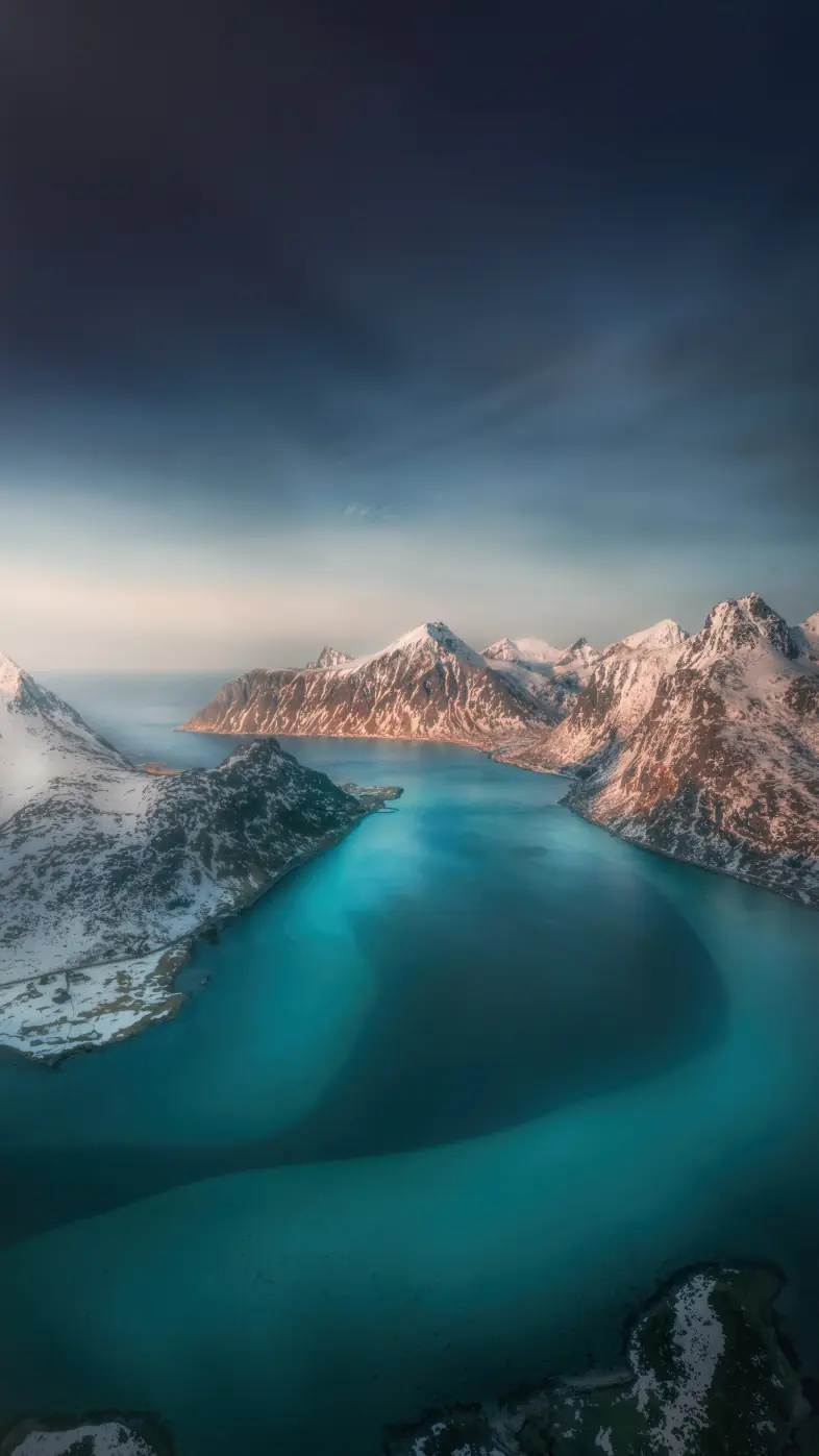 sea with mountain wallpaper