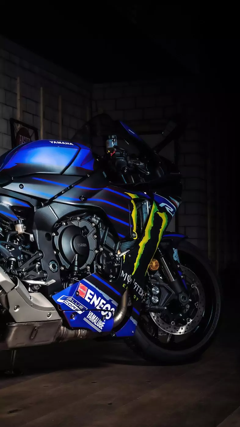 yamaha r1 valentino wallpaper